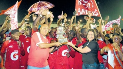 Glenmuir’s captain Kamal Henry (centre) accepts the ISSA/Gatorade/Digicel daCosta Cup from Digicel’s Mark Martin (left) and Gatorade’s Daniel Barnes after beating St Elizabeth Technical 1-0 in the final at Montego Bay Sports Complex yesterday. (Photo: Paul Reid)